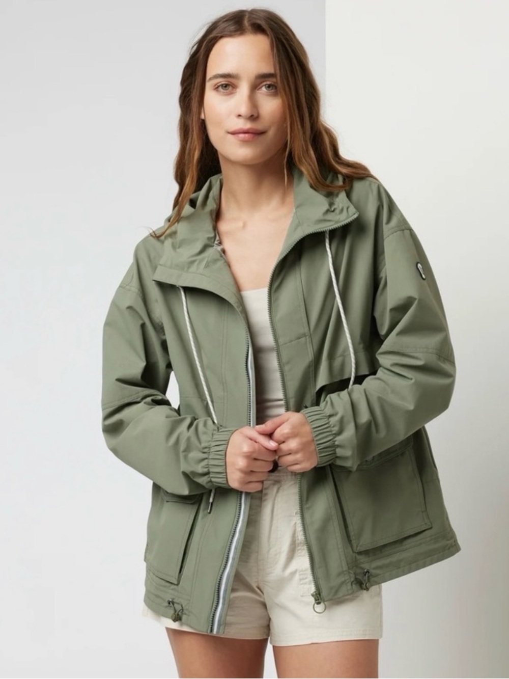 Vuori Elijo Women’s Rain Jacket in Pistacio